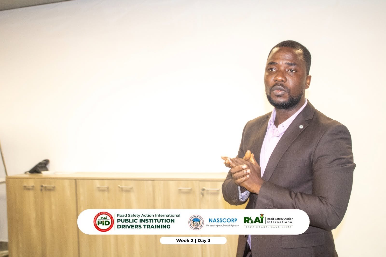 The Executive Director speaking to the participants (Week 2, Day 3).